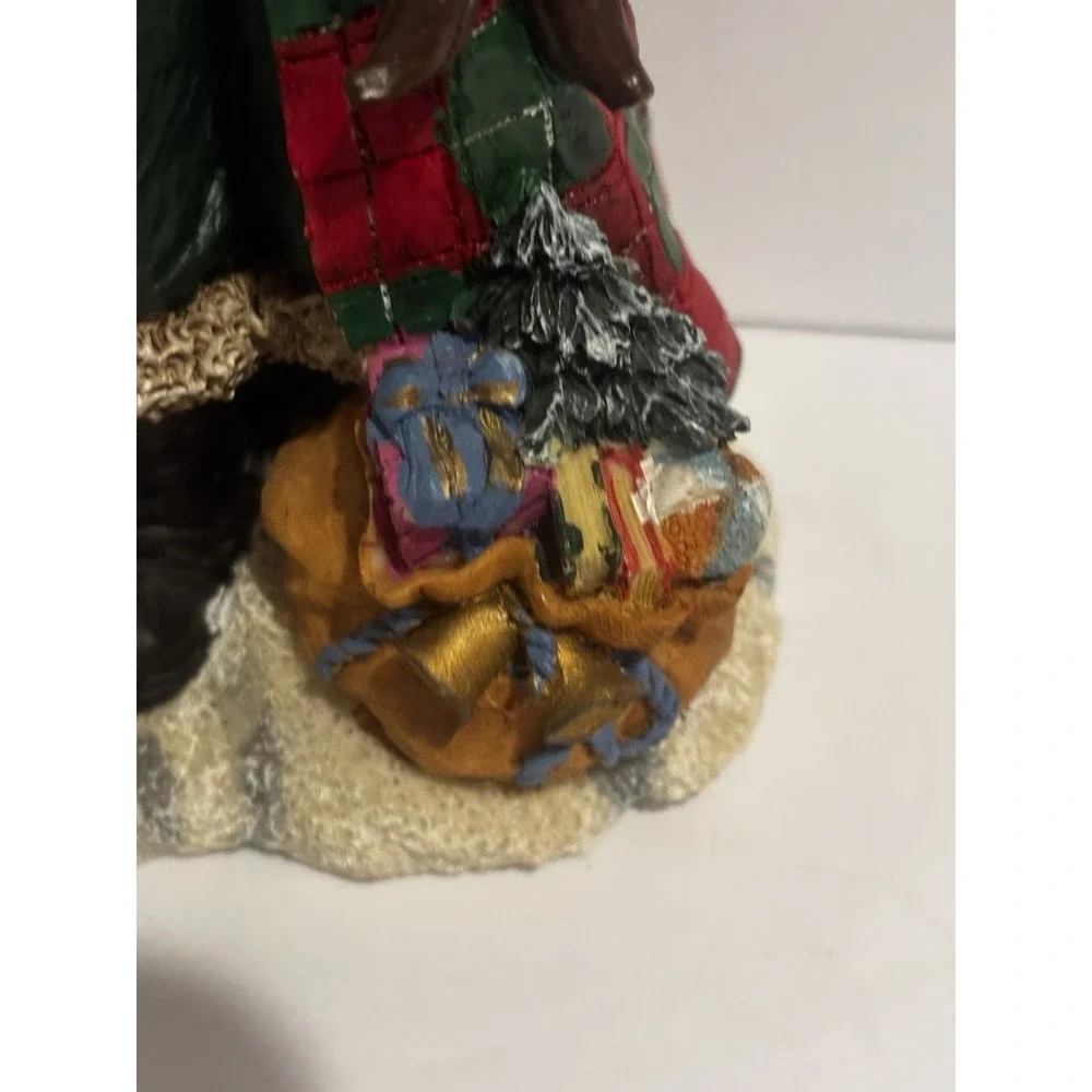 Yuletide Traditions Resin Santa Claus Figurine Patchwork 8